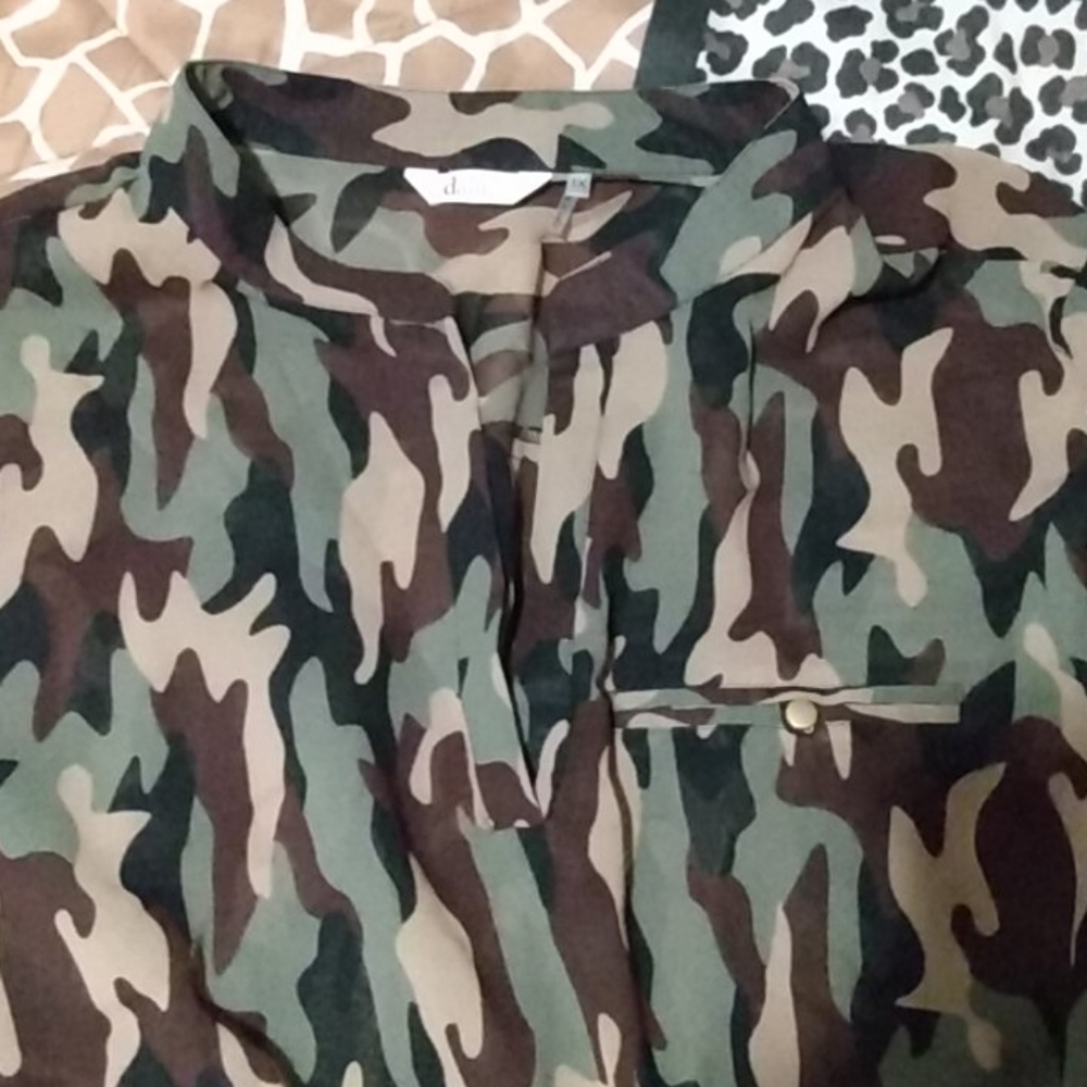 Camou blouse- fits smaller than the size